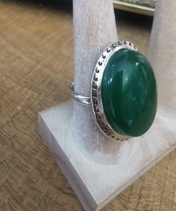 Bague argentée pierre semi précieuse jade verte