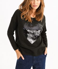 pull noir avec cœur sequin Lova par la marque Molly Bracken.