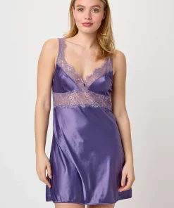 Exclusivité web. 4€ de frais de port via Mondial Relay ou Colissimo. Retour ou échange de taille gratuit. Livraison 8 à 10 jours max. Article disponible uniquement sur le E shop. Commandez en ligne et venez l’essayer en boutique dès sa réception.