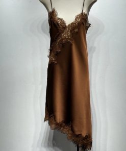 Robe satin fines bretelles couleur chocolat