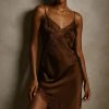 Robe satin fines bretelles couleur chocolat