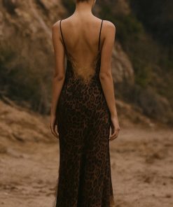 Robe léopard satin fines bretelles asymétrique