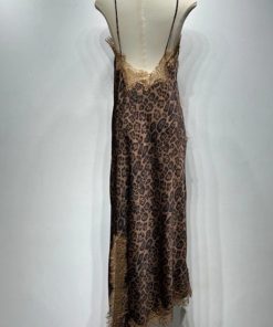 Robe léopard satin fines bretelles asymétrique