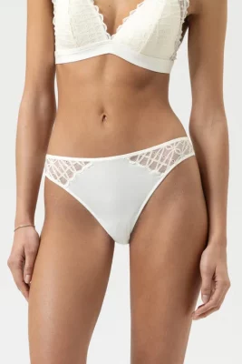 Tanga dentelle poésie tentation