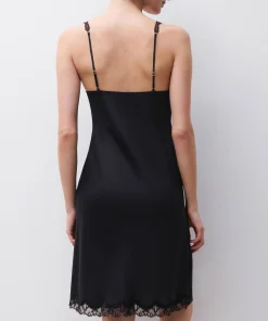 Nuisette noire broderie Italienne
