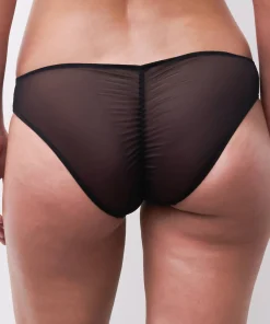 chantelle-x-scarlet-slip-echancre-noir-tulle uivez ma boutique sur Instagram Retrouvez d’autres modèles de la marque Chantelle.