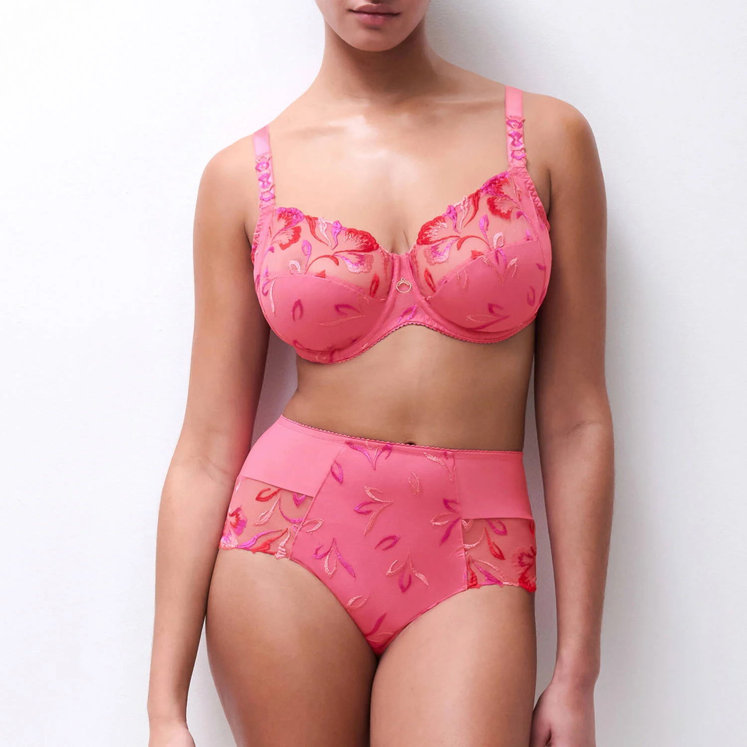 Soutien-gorge dentelle emboitant rose